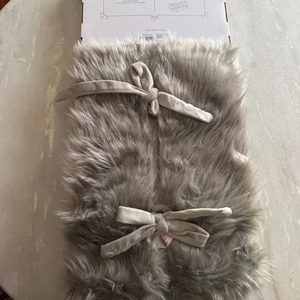 Wondershop Gray Faux Fur Tree Skirt
